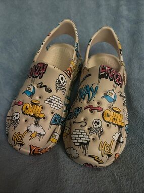 Kids Graffiti Print Clog Sandals in Beige with Blue & Yellow Accents